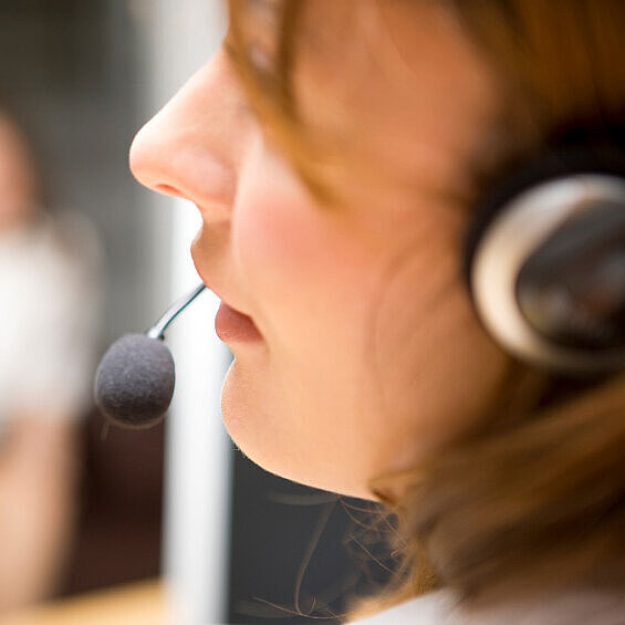iStockphoto.com/webphotographeer Foto Frau mit Kopfhörer