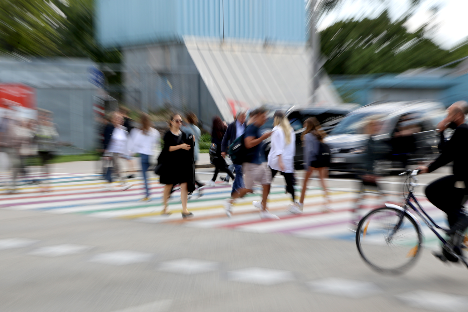 Foto Menschen in der Stadt in Bewegung