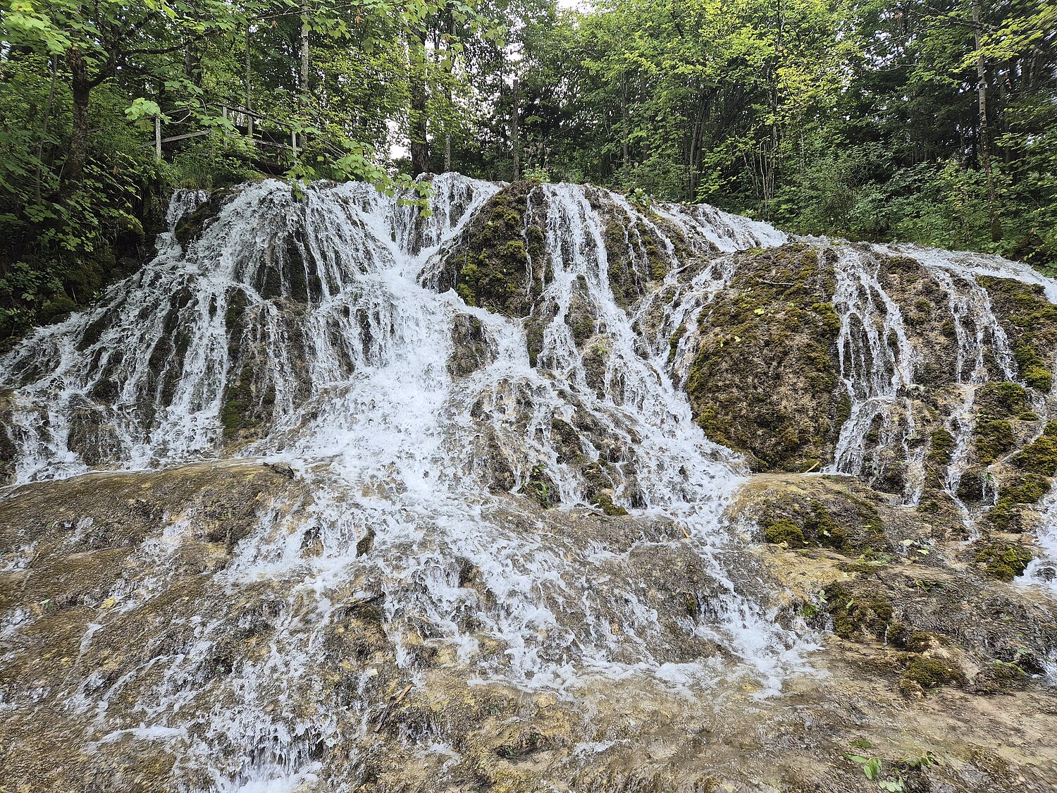 Schleierwasserfall in Hohenberg, ein Naturdenkmal in Niederösterreich. 