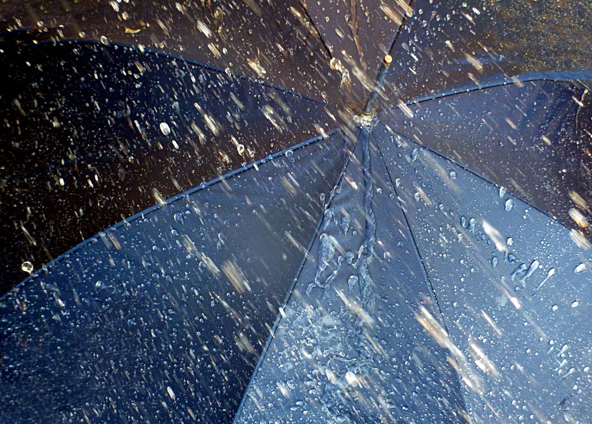 Foto Regenschirm im Regen